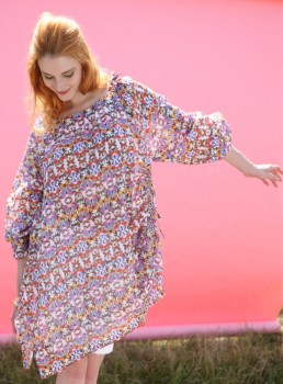 02-757 Kleid mit weiten Raglanärmeln und einseitigem Tunnelzug